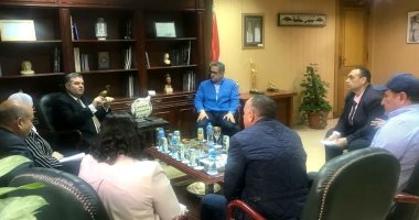 وزير الآثار يبحث سبل تطوير عروض الصوت والضوء بالمواقع الأثرية 