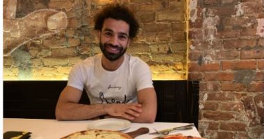السفارة الأمريكية تمازح محمد صلاح بعد تناوله البيتزا بنيويورك.. اعرف ماذا قالت؟