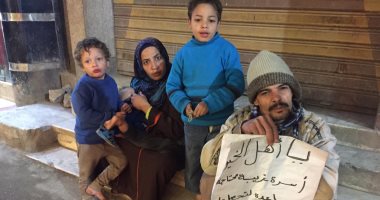 صور.. مأساة أسرة من زفتى بالغربية تعيش فى الشارع وتطالب بتوفير مأوى لهم 