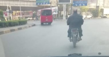 موتوسيكل بدون لوحات فى ميدان سفنكس