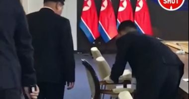 صور.. حرس "كيم جونج أون" فى مشهد استثنائى لتأمين الزعيم الكورى الشمالى
