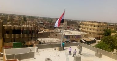 صور.. رفع علم مصر بالوحدة المحلية لمركز الطود بالأقصر فى ذكرى تحرير سيناء