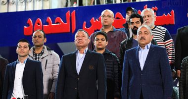 فيديو .. الخطيب يساند لاعبى الأهلى أمام المصرى بالتواجد بمقصورة استاد المكس