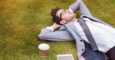 حاسس بقلق ومتوتر .. نصائح للاسترخاء أثناء العمل