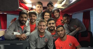 من داخل الأتوبيس.. لاعبو الأهلى يحتفلون بالفوز بثنائية على المصرى