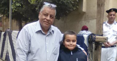 عبد الرحمن يشارك بصورة مع والده ويؤكد: علمنى الانتماء وحب الخير