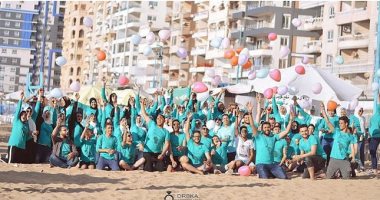 "يا شط اسكندرية".. طلبة آداب كفر الشيخ يحتفلون بيوم التخرج فى عروس المتوسط