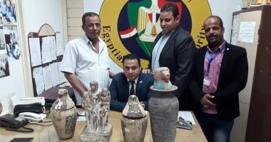 كيف حطم تمثال مزيف رحلة سياحية مهمة؟.. مصر تخسر فرصة مثالية للترويج للسياحة بسبب الاشتباه فى أثرية تمثال أثبت التقرير الفنى زيفه.. النيابة أخلت سبيل مصممى الأزياء البريطانيين.. وأسئلة حول معايير عرض المستنسخات