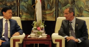 وزير الاتصالات يبحث مع 10 شركات صينية ضخ استثمارات بالسوق المصرى