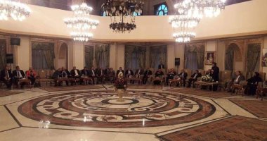 محافظ الإسكندرية يقدم التهنئة بعيد القيامة فى الكتدرائية المرقسية