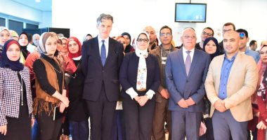 صور.. سفر الدفعة الأولى من الأطباء للتدريب على نظام التأمين الصحى بانجلترا.. 35 طبيباً من بين 300 مقرر سفرهم تباعًا للتدريب على المنظومة الإنجليزية.. ويهدف لضمان نجاح منظومة التأمين الصحى الشامل الجديد