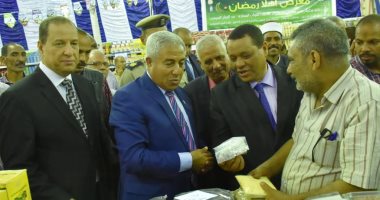 محافظ أسوان: تشديد الرقابة التموينية على "سوبر ماركت أهلا رمضان"