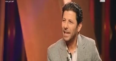 إياد نصار عن رد فعل زوجته مع "معجباته": "ماسكة نفسها لحد الآن"