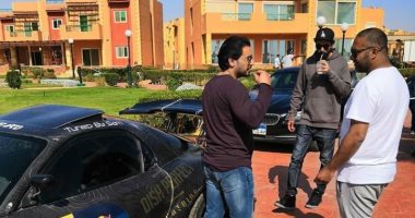 ننشر صور  هانى سلامة أثناء تصوير مشاهد سباق السيارات بـ"قمر هادى" في السخنة