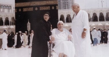 "أنا ابن أبويا".. مصطفى يشارك بصورة مع والده: تعلمت منه التقوى والرحمة