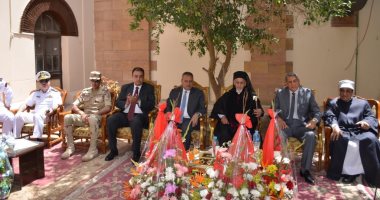صور.. محافظ الإسماعيلية ومدير الأمن وقيادات الأوقاف والأزهر يقدمون التهنئة الأقباط
