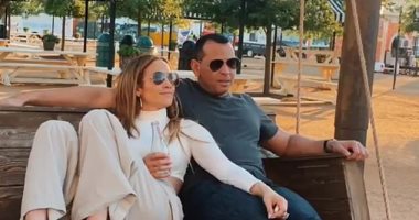 شاهد قبلة أليكس رودريجز لـ جينيفر لوبيز فى تكساس