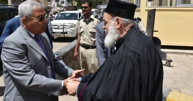 صور.. محافظو أسوان والفيوم والبحيرة وبنى سويف يقدمون التهائى لأساقفة الكنائس