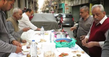 الدم واحد والرب واحد.. مسلم ومسيحي على مائدة واحدة