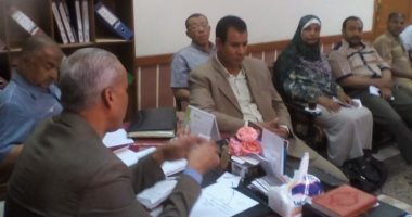 مدير تعليم الأقصر يبحث استعدادات الاختبارات الإلكترونية للصف الأول الثانوى