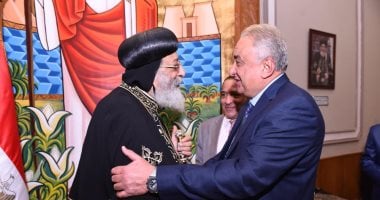 صور.. سامح عاشور فى مقدمة مهنئى البابا تواضروس بعيد القيامة