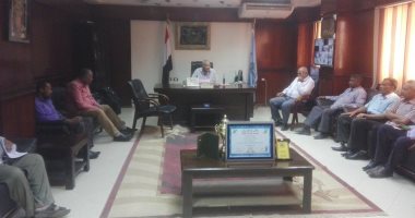 رئيس مدينة إسنا يؤكد على دعم الاستثمار وتجهيز مدخل المستشفى الجديدة قبل افتتاحها