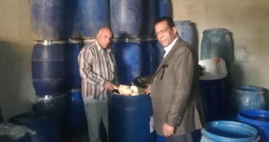 ضبط 4 طن مخللات بمصنع غير مرخص بالإسكندرية