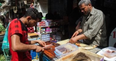 أسواق الفسيخ والرنجة تنتعش  فى شم النسيم