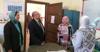 خلال متابعته لامتحانات النقل..وكيل تعليم الإسكندرية يحيل ملاحظين للتحقيق 