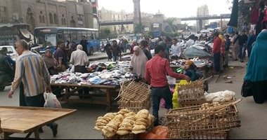 مطالبات من الأهالى بمنع افتراش الباعة الجائلين لمدخل نفق مشاه الأزهر