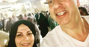 جيهان منصور وزوجها يؤديان مناسك العمرة بعد أسبوعين من زفافهما