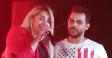 بعد مجاورته على المسرح.. رسالة حب من مى حلمى لزوجها محمد رشاد.. فيديو وصور