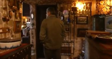 شاهد.. لبنانى يبنى بيتًا للضيافة يتحول لمعلم سياحى