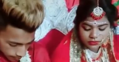 شكلها اتصدمت.. عريس يترك عروسه فى حفل الزفاف ويلعب ببجى.. فيديو وصور