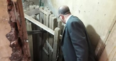 إخلاء عقار بالزيتون من السكان لتنقيب مالكه عن الآثار.. صور