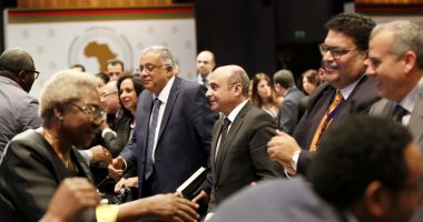 مصر تتقدم بتقريرها الدورى لـ"أفريقية حقوق الانسان".. تطالب بتفسير المادة 15 من العهد الدولى للحقوق الاقتصادية والاجتماعية.. محمد فايق: الدولة المصرية حققت إنجازات غير مسبوقة.. وعمر مروان: نحن على الطريق الصحيح