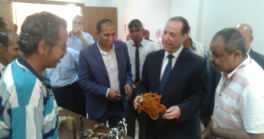 صور.. نائب محافظ أسوان ورئيس الجامعة يفتتحان مركز ذوى القدرات الخاصة