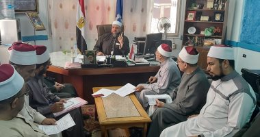 صور.. وكيل "أوقاف السويس" يناقش الاستعدادات النهائية لشهر رمضان المبارك
