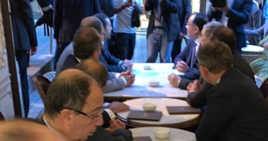 الحريرى يصطحب رئيس وزراء مصر لوسط بيروت ويجلسان بمقهى قبل العودة للقاهرة