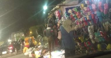 سكان العبور يشكون من انتشار الباعة الجائلين وسرقة الكهرباء بالحى الأول 