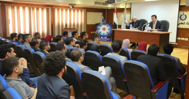 وزير التعليم العالى يعقد اجتماعا مع رؤساء ونواب اتحادات الطلاب بالجامعات الحكومية
