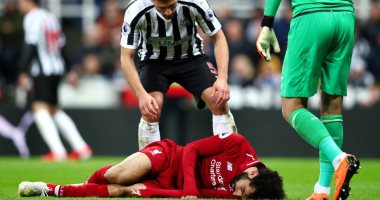 تقارير.. إصابة محمد صلاح فى الرأس وفحص طبى يحدد مصيره