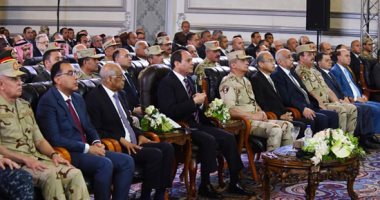 إعلاميون وخبراء يكشفون مزايا مشروعات الأنفاق بالإسماعيلية.. خالد أبو بكر: معدلات العمل بالمشروع قياسية.. سمير فرج: تقلل زمن عبور القناة من ساعات إلى دقائق.. بكرى: تمهيد لتحويل سيناء إلى عاصمة اقتصادية لمصر