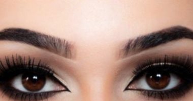 4 نصائح لمكياج عيون كالمحترفين.. ثابت وبسيط 