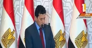 أشرف صبحى ينقل تحية الرئيس السيسى لحضور أمم إفريقيا