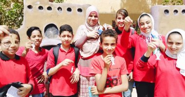 "زينة وفانوس ميدالية"هدية للطلاب بمدارس الوادى الجديد بمناسبة رمضان..صور