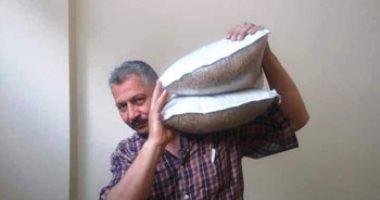 "الله محبة".. قبطى بالشرقية يتبرع بالأرز لشنط رمضان و موائد الرحمن 