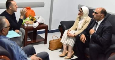وزيرة الصحة تزور الاعلامى شريف مدكور بمستشفى دار الشفاء