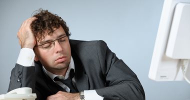 4 أعراض خفيفة لكورونا فى الموجة الجديدة أبرزها التهابات العين وآلام المعدة 