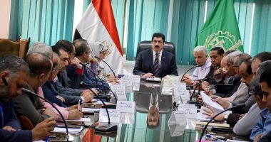 محافظ القليوبية يعقد اجتماعا تنسيقيا للبدء في توصيل أسلاك الانترنت فائق السرعة بمدن المحافظة